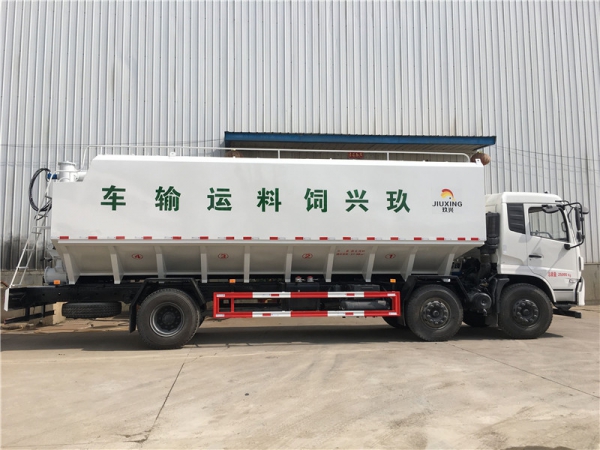 發(fā)車(chē)河北玖興，買(mǎi)散裝飼料車(chē)，就選興農(nóng)達(dá)！